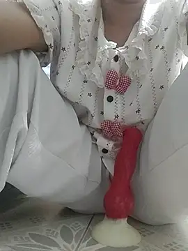 Snapshot of Ruby-xx chatting on July 8, 10:25 pm Ruby-xx online show from July 8, 10:25 pm