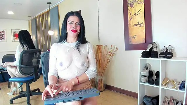 Snapshot of SofiiMontes chatting on June 6, 11:48 am SofiiMontes online show from June 6, 11:48 am