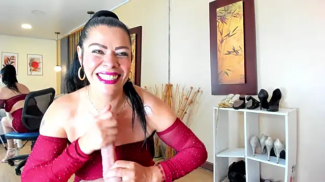 Snapshot of SofiiMontes chatting on July 17, 12:12 pm SofiiMontes online show from July 17, 12:12 pm