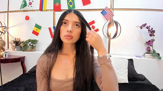 Snapshot of Cynthia1Fox chatting on June 17, 7:48 pm Cynthia1Fox online show from June 17, 7:48 pm