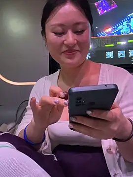 Yolanda9 online show from April 8, 2:06 pm