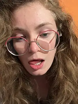 Hii Adel online show from April 5, 8:50 pm