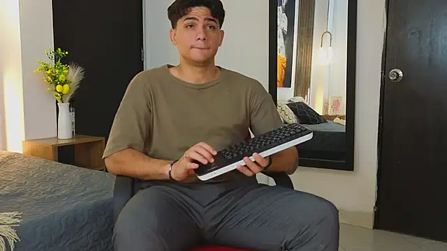 MrAdonis  online show from April 16, 7:47 pm