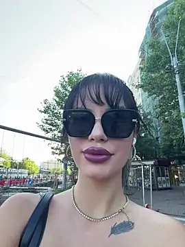 RaniaSnow online show from July 17, 5:25 am