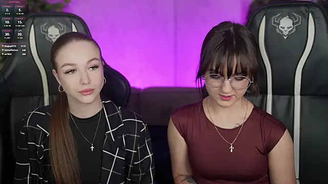 Snapshot of Sweet_cherry054 chatting on March 8, 11:19 pm Sweet cherry054 online show from March 8, 11:19 pm