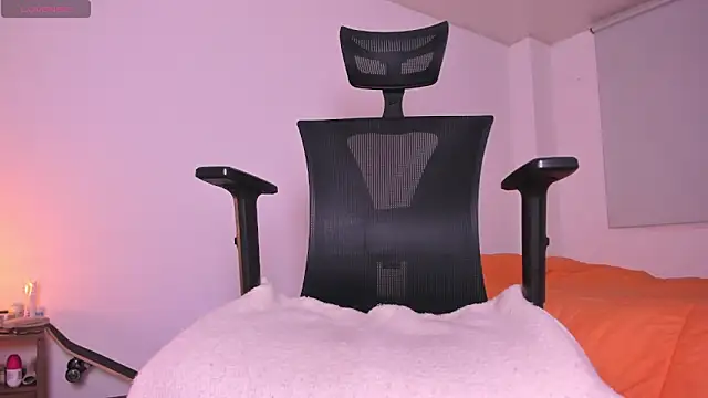 tall sweetie online show from April 5, 5:15 am