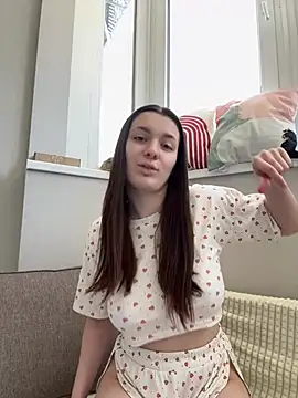 HotCherry18 online show from April 16, 9:43 am