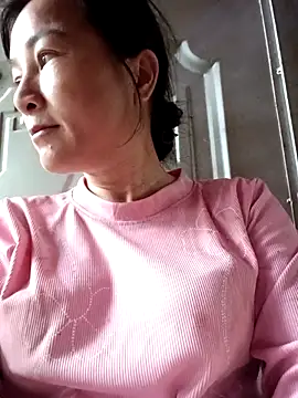 Snapshot of Yuhi3d chatting on June 9, 10:27 am Yuhi3d online show from June 9, 10:27 am