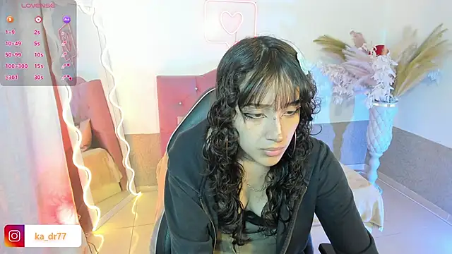 MILY TAY online show from April 17, 11:46 am