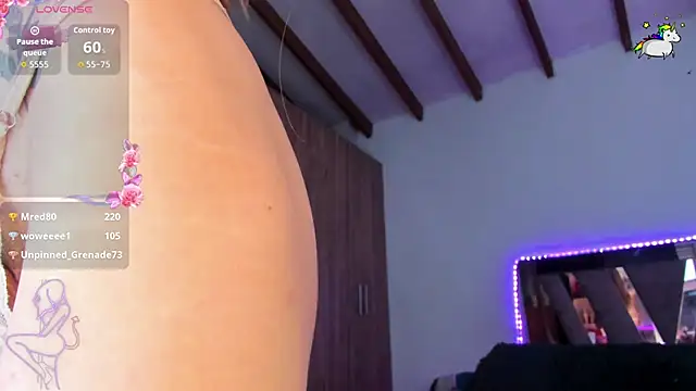 SkyeGabbyRose online show from April 12, 11:37 am