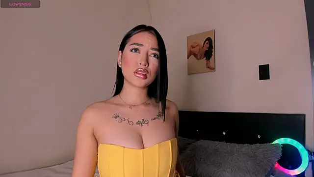 AnthonellaSweet  online show from May 16, 3:58 am