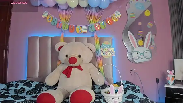 nikkita dragon  online show from April 4, 8:17 pm