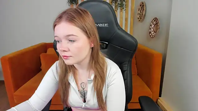 ElinaVale online show from June 26, 5:01 am