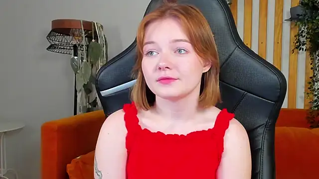 Snapshot of ElinaVale chatting on July 5, 5:14 am ElinaVale online show from July 5, 5:14 am