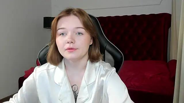 Snapshot of ElinaVale chatting on July 6, 5:04 am ElinaVale online show from July 6, 5:04 am
