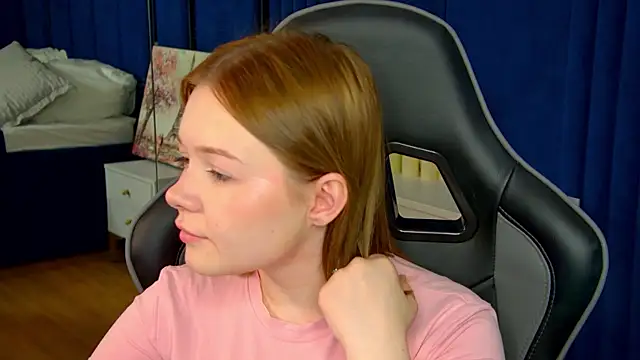 Snapshot of ElinaVale chatting on July 9, 5:11 am ElinaVale online show from July 9, 5:11 am