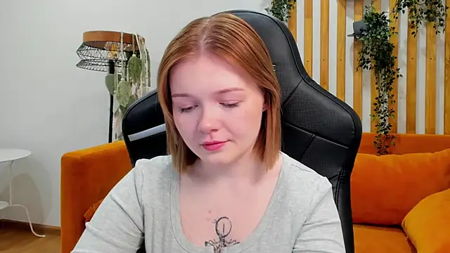Snapshot of ElinaVale chatting on July 10, 5:12 am ElinaVale online show from July 10, 5:12 am