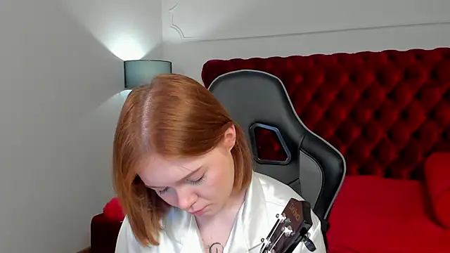 Snapshot of ElinaVale chatting on July 16, 7:14 am ElinaVale online show from July 16, 7:14 am