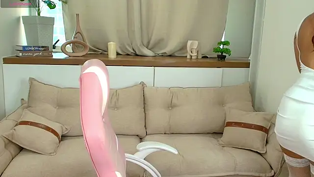 Debra Fox online show from April 22, 11:45 am