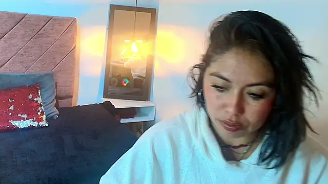 Amanda Fox   online show from April 14, 7:42 pm