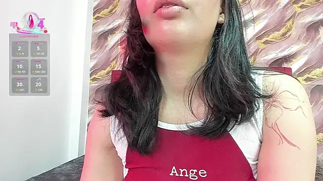 Ameliiiee online show from April 7, 7:25 pm