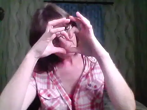 Alisaprice077 online show from April 6, 9:05 pm