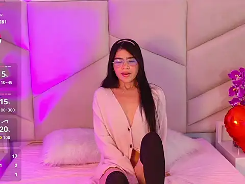 OliviaDiaz online show from March 8, 1:59 pm