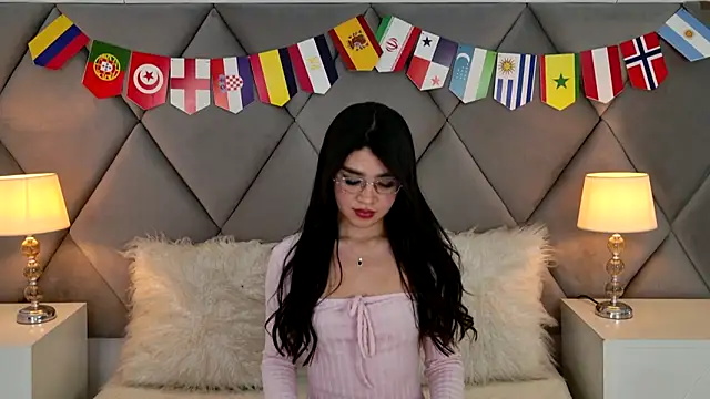 Snapshot of OliviaDiaz chatting on June 16, 8:22 pm OliviaDiaz online show from June 16, 8:22 pm