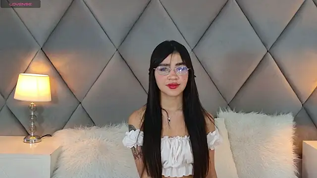 Snapshot of OliviaDiaz chatting on July 10, 8:11 pm OliviaDiaz online show from July 10, 8:11 pm