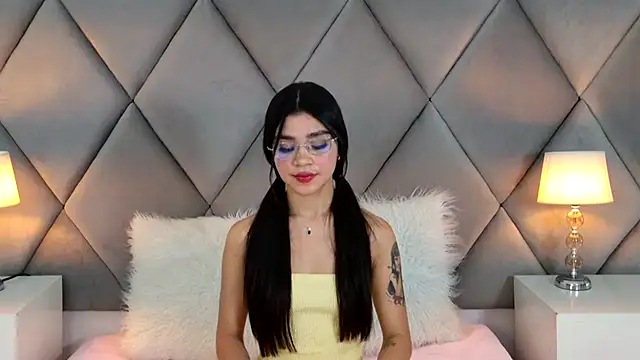 Snapshot of OliviaDiaz chatting on July 13, 8:11 pm OliviaDiaz online show from July 13, 8:11 pm