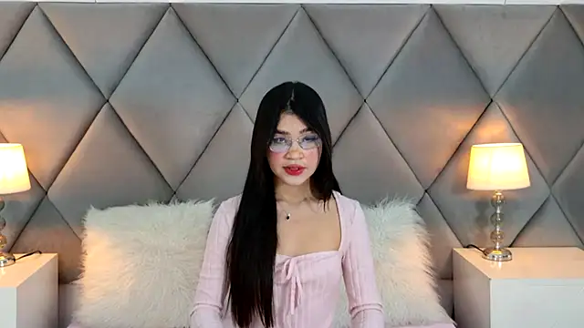 Snapshot of OliviaDiaz chatting on July 17, 12:06 am OliviaDiaz online show from July 17, 12:06 am