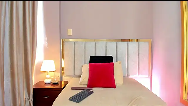 FreyaCameron online show from April 12, 2:00 pm