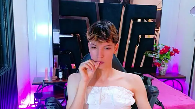 Stefany PiInk online show from March 31, 12:16 pm