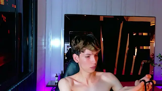 Stefany PiInk online show from April 4, 1:19 pm