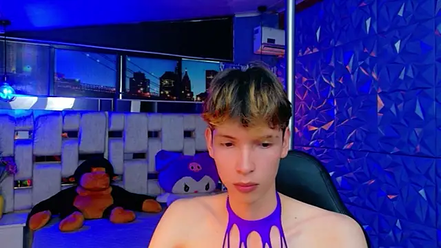 Stefany PiInk online show from April 7, 8:20 pm