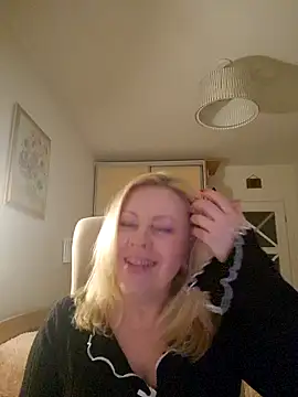 JanieLight53 online show from April 2, 5:10 pm