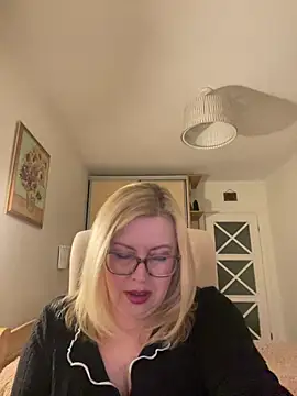 JanieLight53 online show from April 10, 7:51 pm