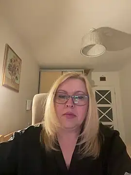 JanieLight53 online show from April 14, 6:58 pm