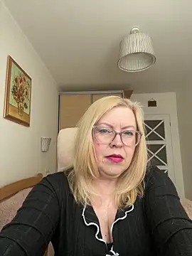 JanieLight53 online show from April 17, 12:41 pm