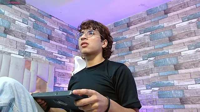 JUSTIN TAY1 online show from March 21, 11:59 am