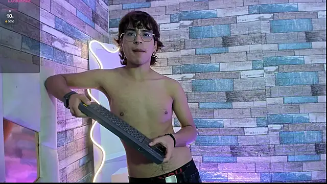 JUSTIN TAY1 online show from March 31, 11:32 am