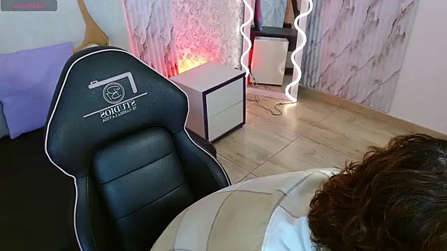 JUSTIN TAY1 online show from April 8, 11:54 am