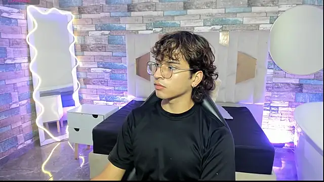 JUSTIN TAY1 online show from April 9, 11:59 am