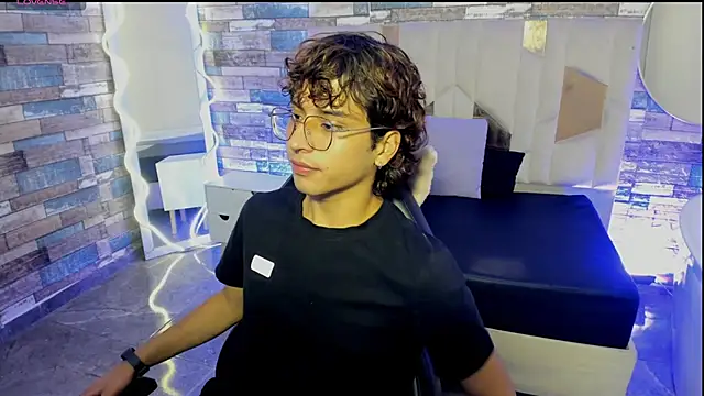 JUSTIN TAY1 online show from April 11, 11:36 am