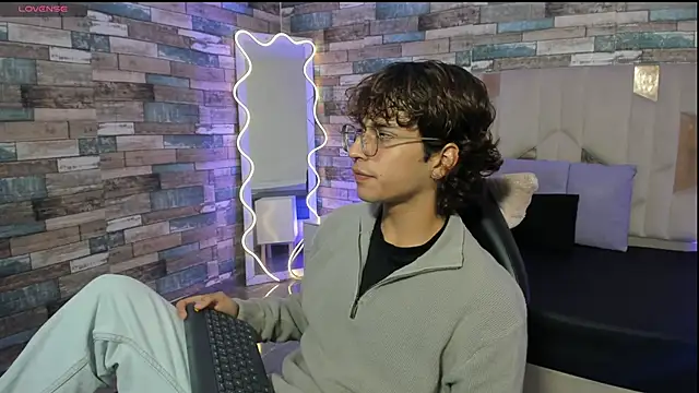 JUSTIN TAY1 online show from April 12, 11:37 am