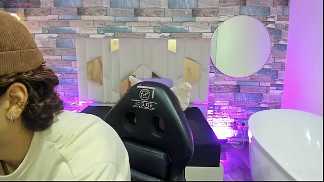 JUSTIN TAY1 online show from April 14, 11:49 am