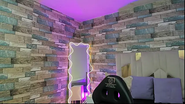 JUSTIN TAY1 online show from April 17, 11:46 am