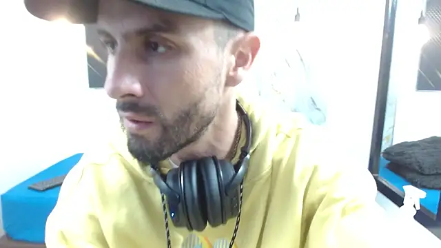 KingOfTemptation online show from April 5, 3:15 am