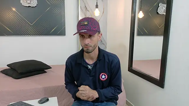 Snapshot of KingOfTemptation chatting on July 5, 4:07 am KingOfTemptation online show from July 5, 4:07 am