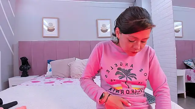 NatyBliss gh online show from March 26, 5:24 am